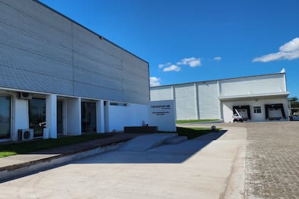La empresa tiene una planta completamente automatizada en Mercedes, Buenos Aires
