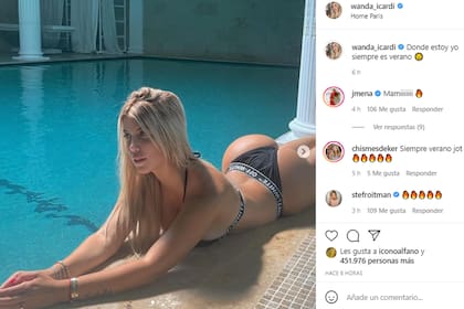 La empresaria posó en bikini al borde de la pileta en su casa de París y despertó muchos elogios