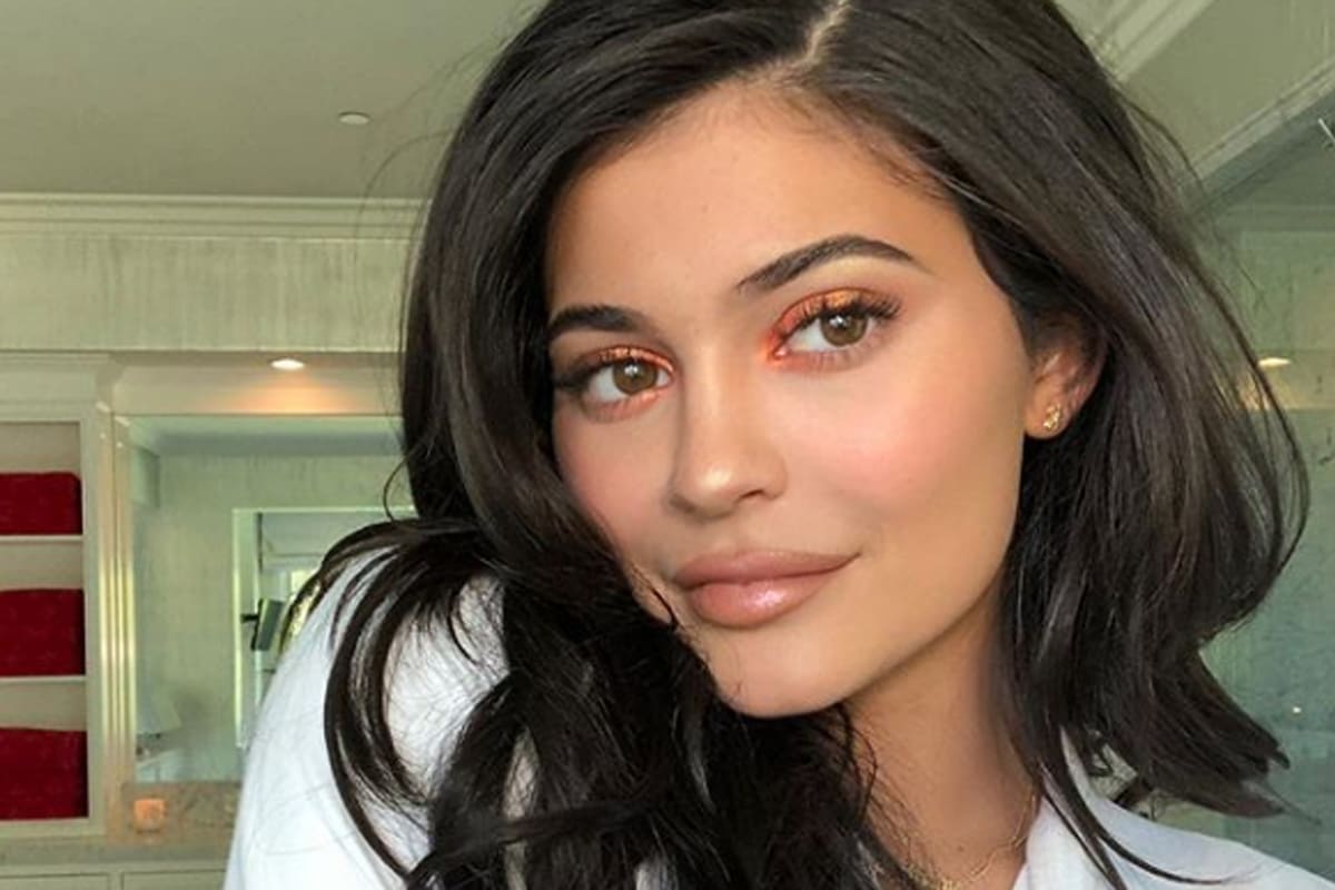 La empresaria y diseñadora fue coronada por la revista Forbes por la fortuna amasada con su línea de cosméticos