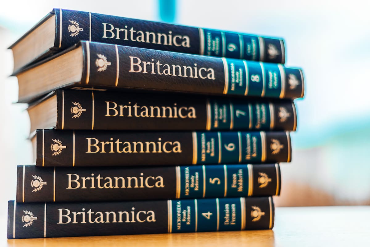 La Enciclopedia Britannica demandó a OpenAI: dice que ChatGPT plagia su contenido