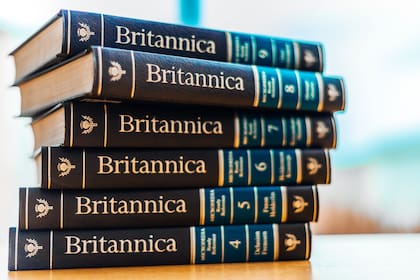 La Enciclopedia Britannica demandó a OpenAI: dice que ChatGPT plagia su contenido