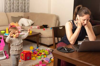 La Encuesta Nacional del Uso del Tiempo muestra que las mujeres pasan más tiempo ocupadas realizando tareas si se tiene en cuenta el trabajo remunerado y las actividades domésticas