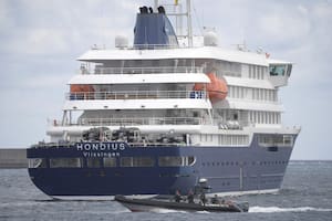 La enfermedad detectada a bordo del MV Hondius ya dejó tres muertos y 11 infectados
