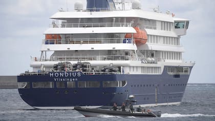 La enfermedad detectada a bordo del MV Hondius ya dejó tres muertos y 11 infectados