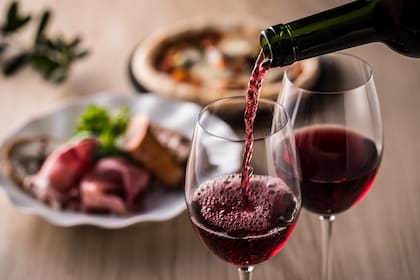 La entidad fue contundente al decir que de ninguna manera tomar bebidas alcohólicas protege contra el Covid-19