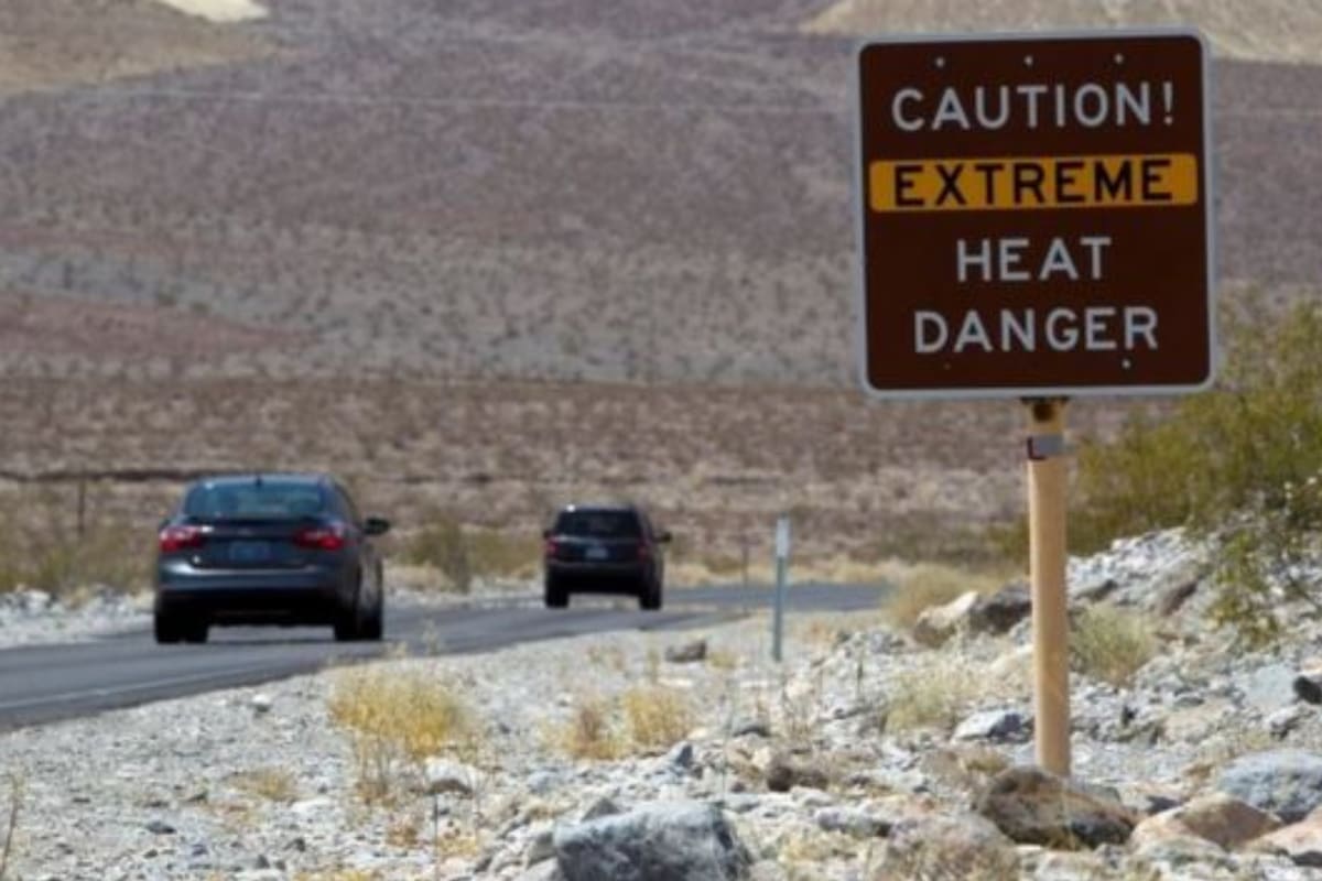 La entrada a Death Valley advierte a los visitantes del extremo calor