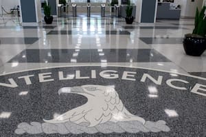 El exempleado de la CIA fue condenado por la mayor filtración de datos de la historia a WikiLeaks