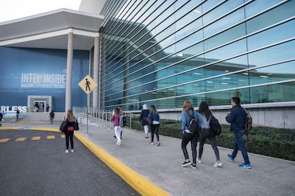 La entrada al centro de diseño e investigación que tiene Intel en Guadalajara; nació hace 19 años y tiene 1500 ingenieros