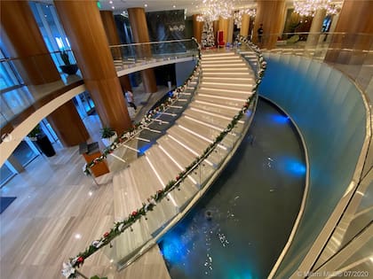 La entrada del complejo Aria on the Bay