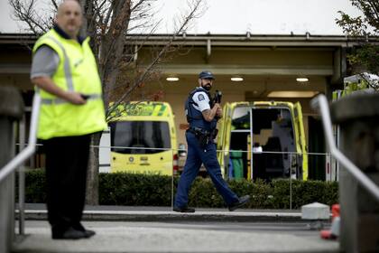 La entrada del hospital, donde fueron llevados unos 50 heridos de bala