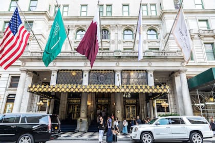 La entrada el lujoso complejo de departamentos frente al Central Park donde Muñoz adquirió departamentos a través de intermediarios