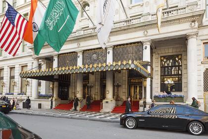 La entrada principal del Hotel Plaza en Nueva York