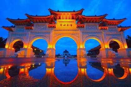 La entrada principal del salón conmemorativo Chiang Kai-Shek en Taipei.