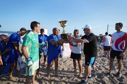 La entrega de copas en la Playa Olímpica