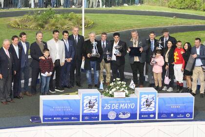 La entrega de premios del Gran Premio 25 de Mayo, el domingo pasado en San Isidro, tras el triunfo de Honest Boy