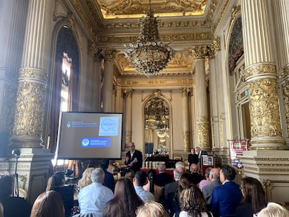 La entrega de premios se hizo en el Salón Dorado del Teatro Colón.