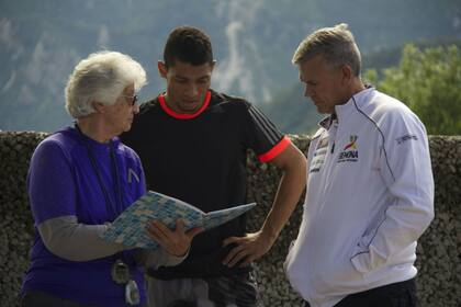 La entrenadora Anna Botha, a quien sus alumnos llaman "Tannie Ans" (tía Ans), se fijó en Van Niekerk en 2010