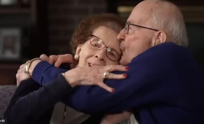 La entrevista a la adorable pareja fue realizada en la comodidad de su hogar, lo que les permitió mostrar detalles de su día a día