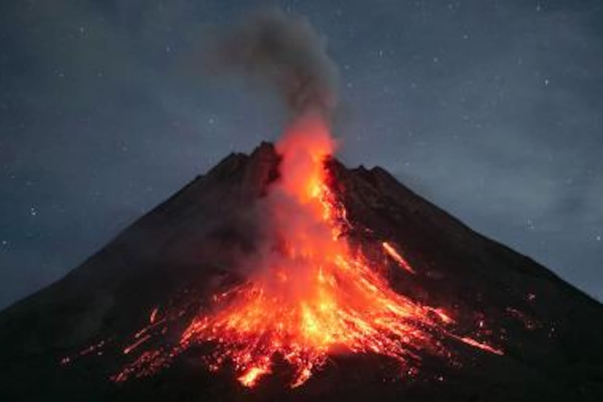 La erupción del Merapi, uno de los volcanes más activos del mundo.