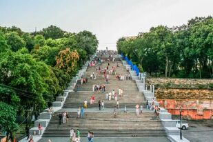 La Escalera Potemkin de Odessa quedó inmortalizada en la película de Eisenstein de 1925 "El acorazado Potemkin"