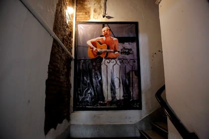 La escalera que da a la habitación de Luca