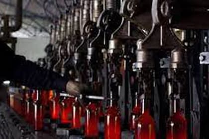 La escasez de botellas y frascos lleva más de 18 meses.