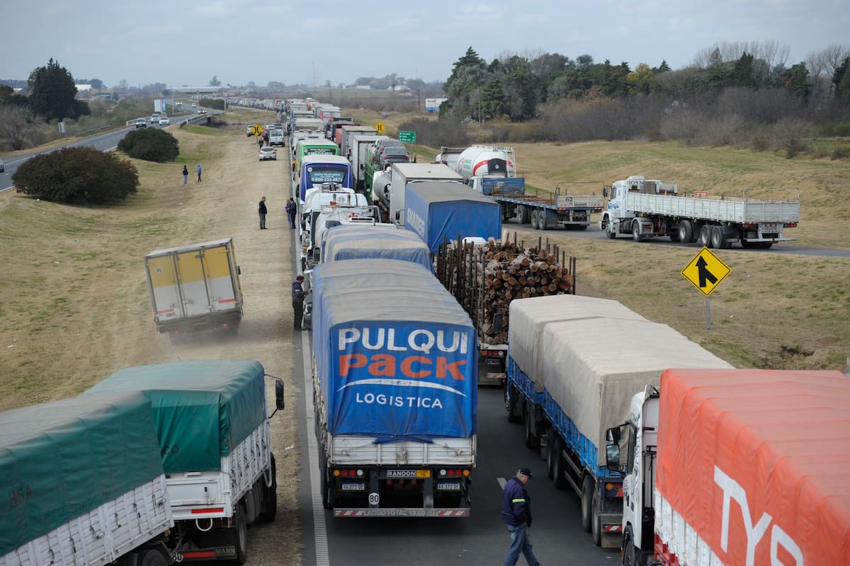 La escasez de gasoil y los bloqueos en zona portuaria mermaron el ingreso de más de 400.000 toneladas