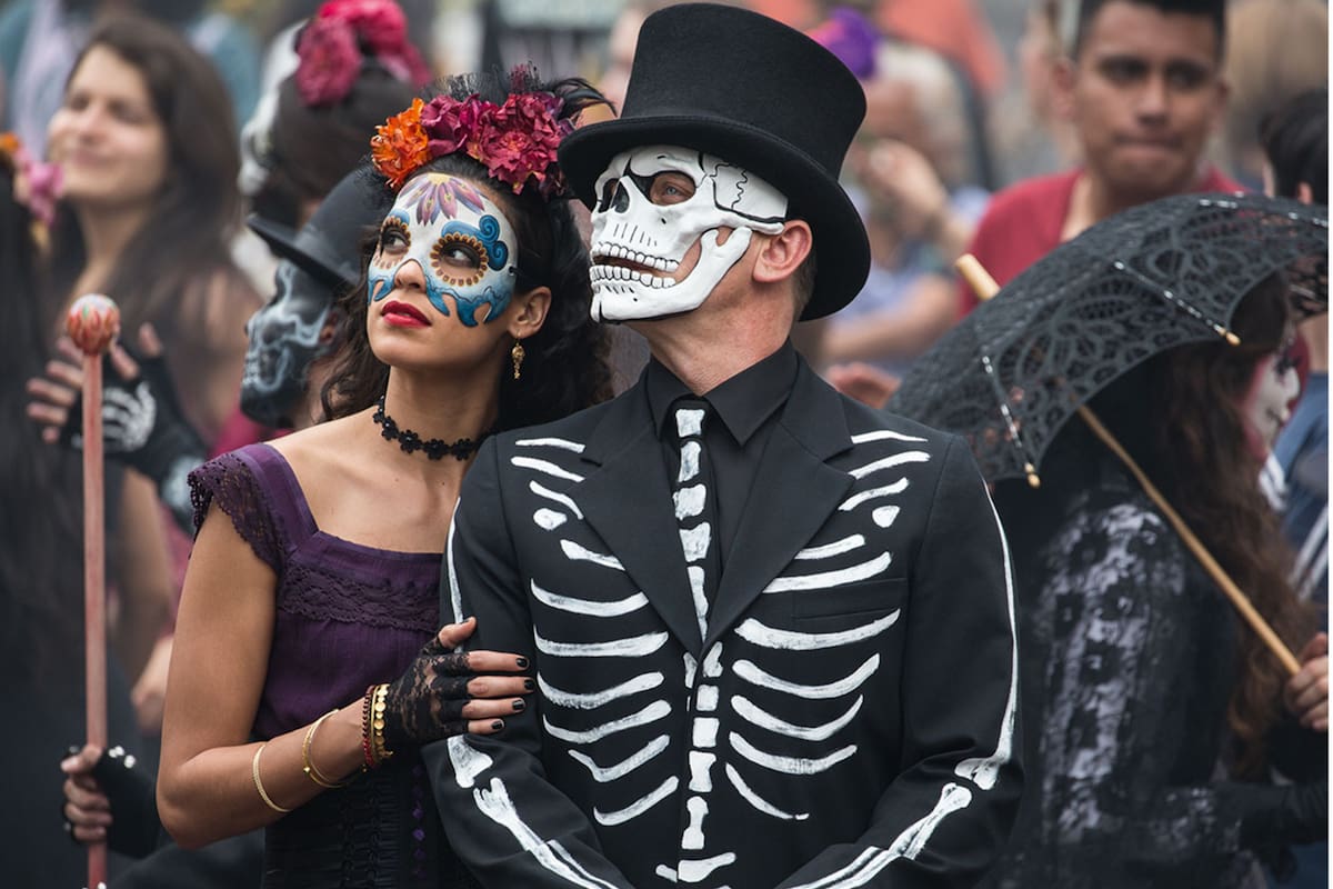 La escena con la que inicia la película "007: Spectre" de la saga James Bond marcó un antes y un después en Ciudad de México