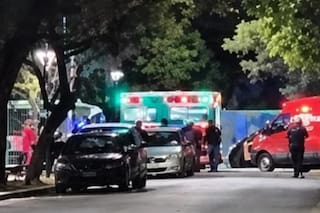 Un adolescente llevó a la plaza un arma, se le disparó por accidente y mató a un amigo