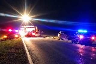 Cambiaban una goma pinchada y los arrolló una camioneta: tres muertos y dos heridos graves