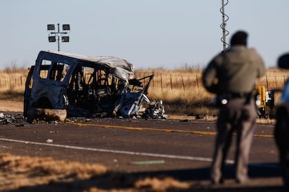 La escena del accidente en la Highway 115 en Andrews County, Texas. (Eli Hartman/Odessa American via AP)
