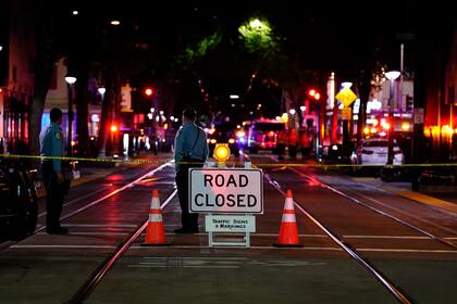 La escena después del tiroteo en Sacramento, California el 3 de abril del 2022. (Foto AP/Rich Pedroncelli)
