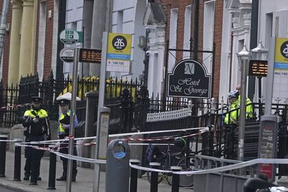 La escena en el centro de la ciudad de Dublín después de que cinco personas resultaran heridas, tras un grave incidente de orden público que se produjo en Parnell Square East poco después de las 13.30 horas del jueves