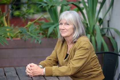 La escritora británica Nell Leyshon