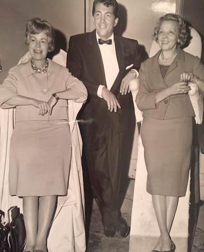 La escritora de moda Eugenia Sheppard, Dean Martin y Eleanor Lambert.
