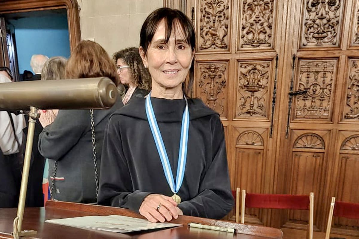 La escritora Esther Cross ingresó en la Academia Argentina de Letras