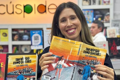 La escritora Flor Zimmerman en el lanzamiento de su libro "Tan rápido como quieras"