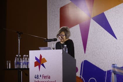 La escritora Liliana Heker tuvo a cargo el discurso inaugural de la Feria del Libro