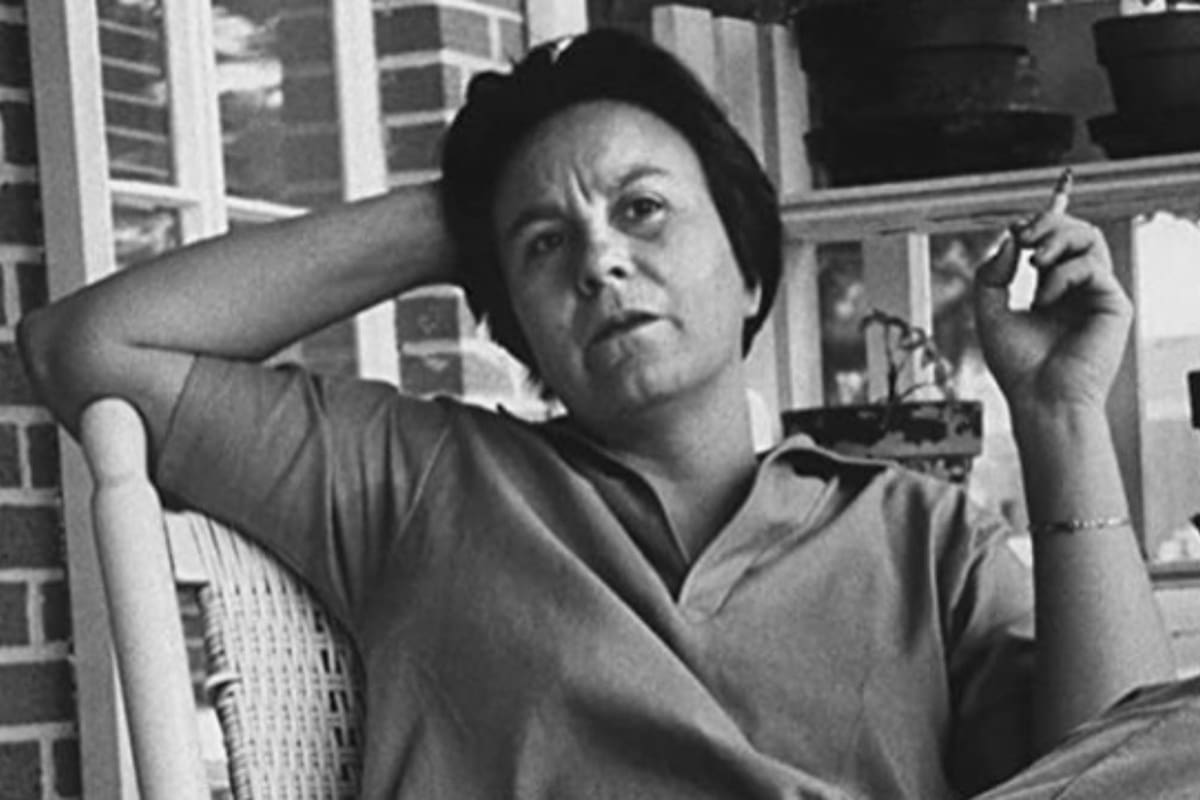 La escritora vivió 99 años. Poco se sabe de su vida debido a que luego de publicar su novela bestseller se retiró a una vida reposada en su pueblo natal. Truman Capote y Gregory Peck fueron algunos de sus amigos