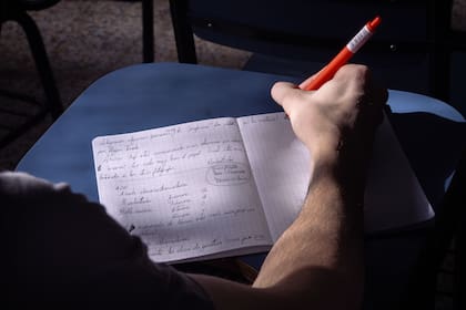 La escritura a mano acciona una serie de funciones cognitivas complejas que permiten seleccionar, ordenar y sintetizar la información