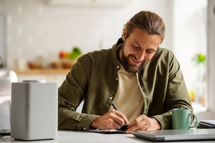 La escritura manuscrita es estudiada por los grafólogos (Foto: Freepik)