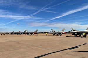 La escuadra de aviones de combate desplegará sus maniobras sobre el centro porteño antes de la ceremonia oficial