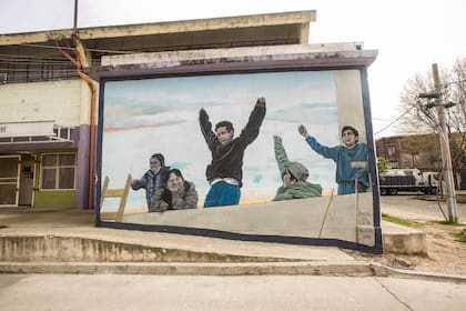 La escuela 24 es el núcleo artístico y cultural del barrio.