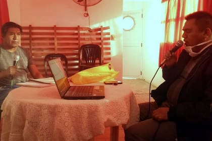 La Escuela Cacique Francisco Supaz utiliza la radio para transmitir las clases en español y en wichí en la zona conocida como el Impenetrable chaqueño