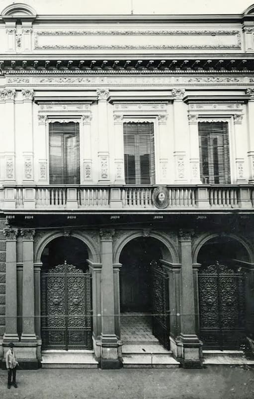 La escuela de danza Mastrazzi albergó antes al Lenguas Vivas.