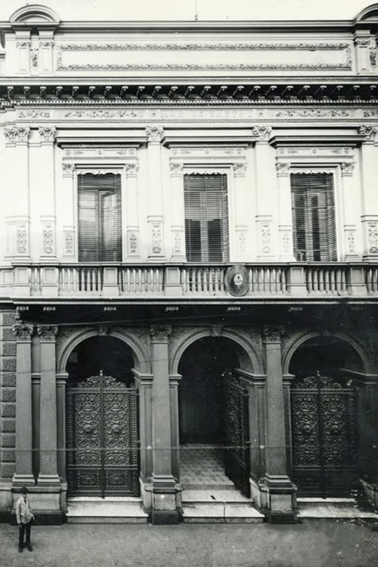 La escuela de danza Mastrazzi albergó antes al Lenguas Vivas.