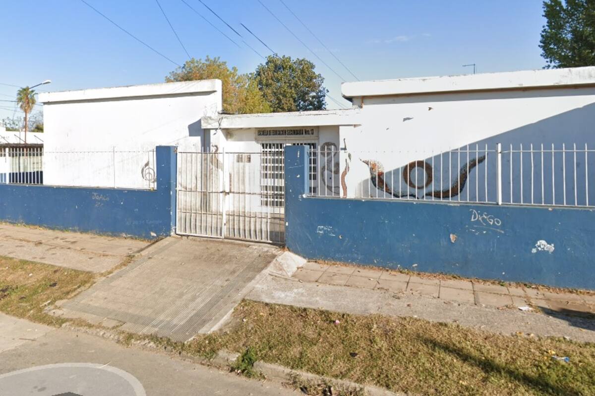 La Escuela de Educación Secundaria N°13 de Berisso donde falleció la profesora