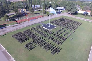 Procesaron a una gendarme acusada de haber obligado a 100 aspirantes a formar totalmente desnudas