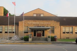 La escuela East Bernard de Texas, Estados Unidos, quiere obligar a uno de sus alumnos a tomar una decisión que su familia considera discriminatoria