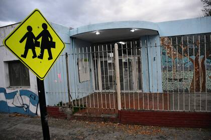 La escuela Estanislao Lopez, cerrada el viernes luego de ser baleada la noche anterior